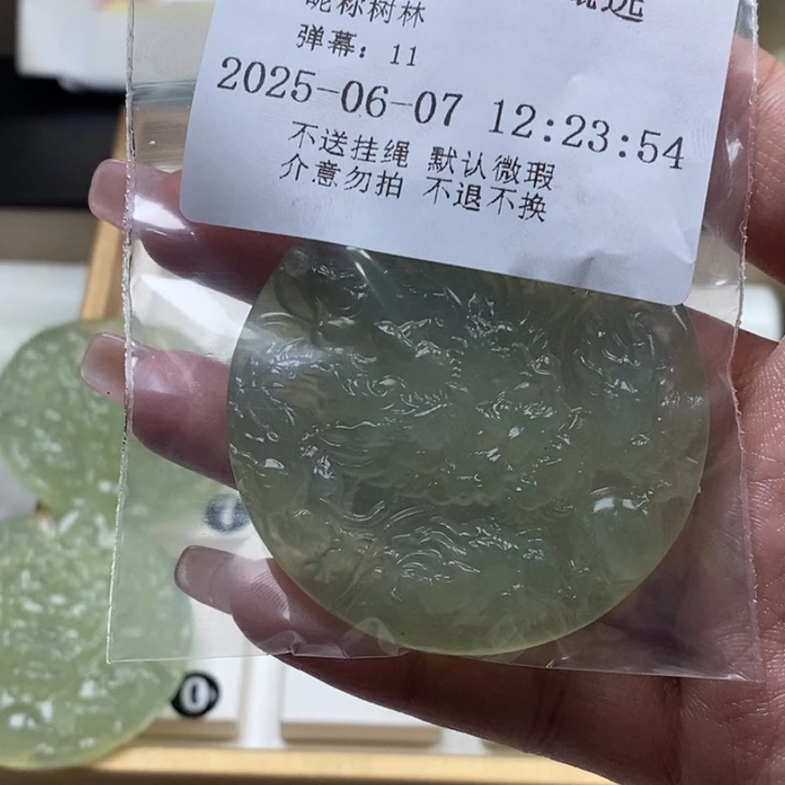 蛇纹石玉未镶嵌颈饰树*