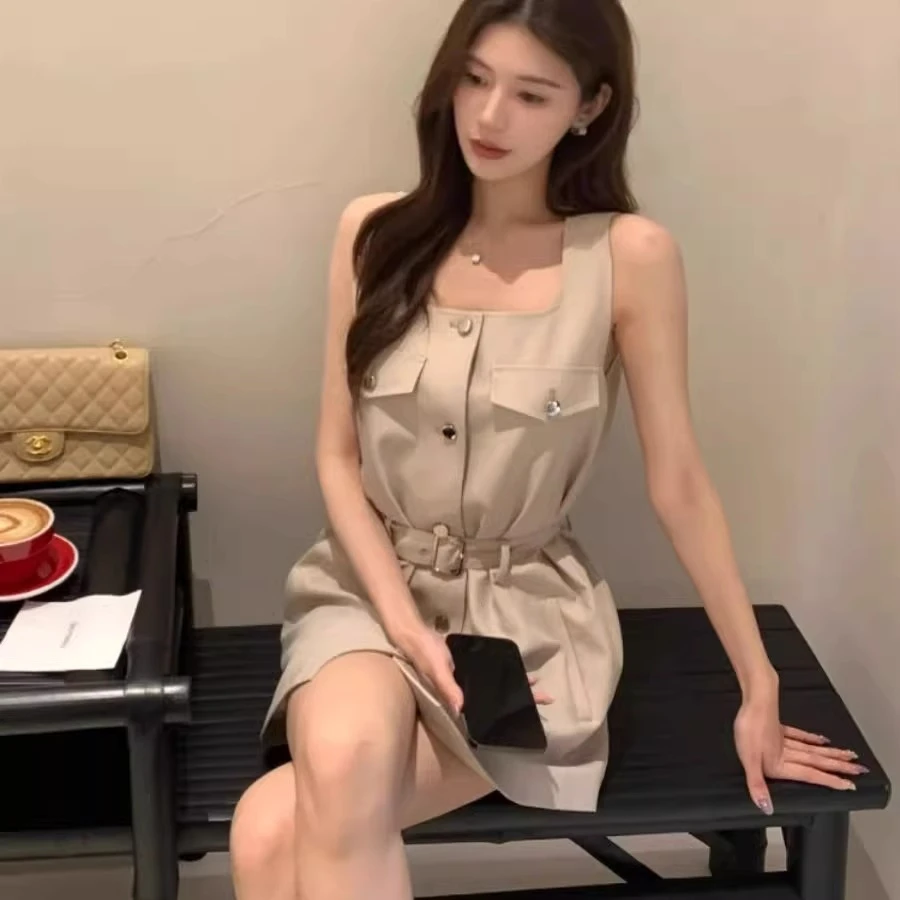 纯欲设计感单排扣吊带连衣裙女春季新款收腰显瘦高级感工装A字裙