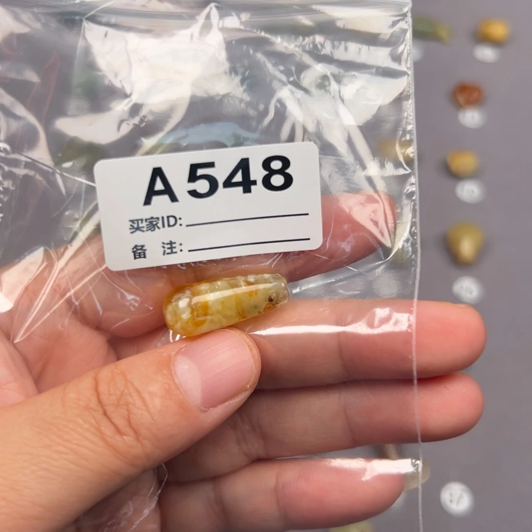未镶嵌蛇纹石玉颈饰?****?微瑕不退不换