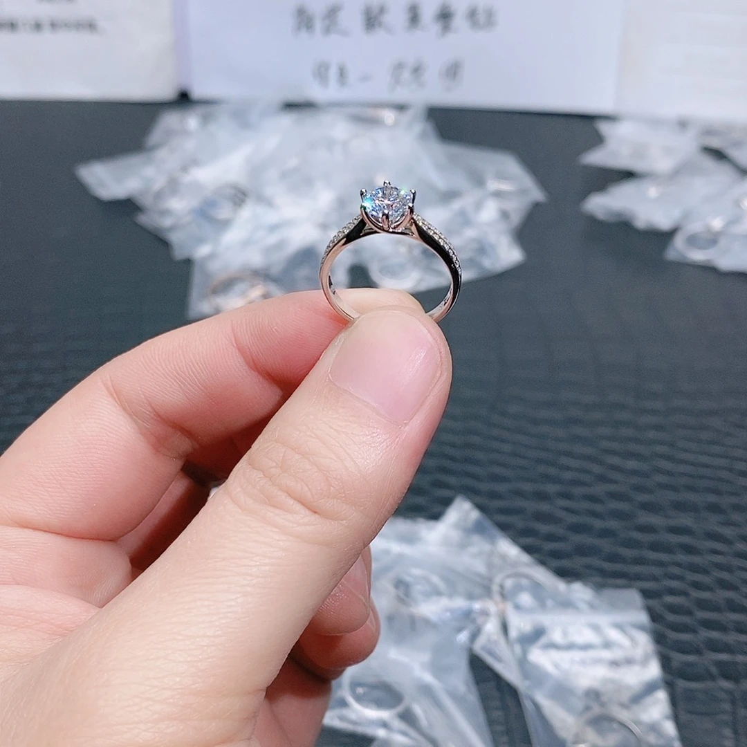 合成碳硅石925银星光皇后1克拉15码