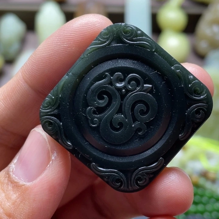 颈饰未镶嵌和田玉