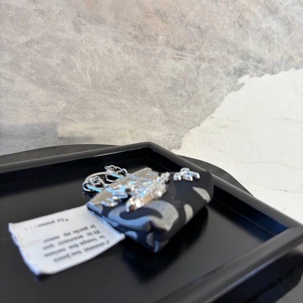 地球蝴蝶结包包挂件YS204