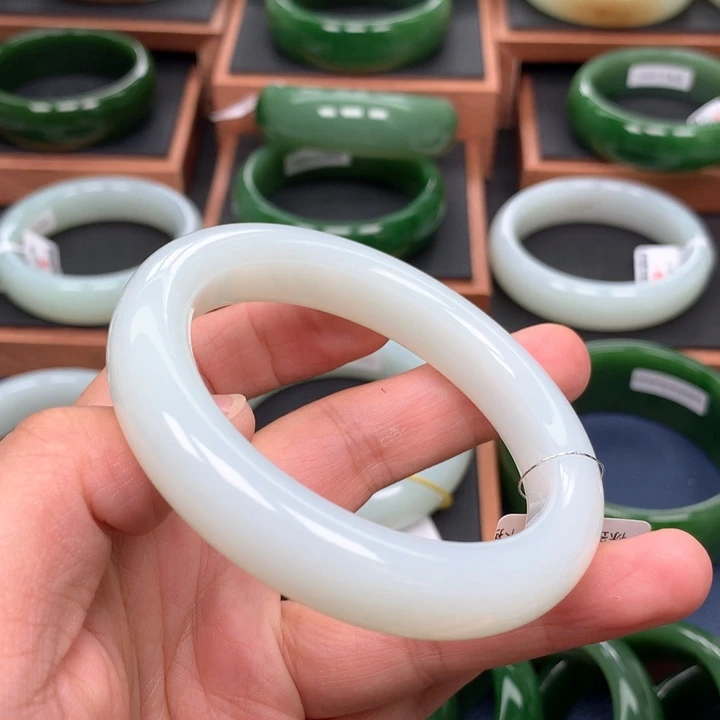 和田玉手镯未镶嵌56