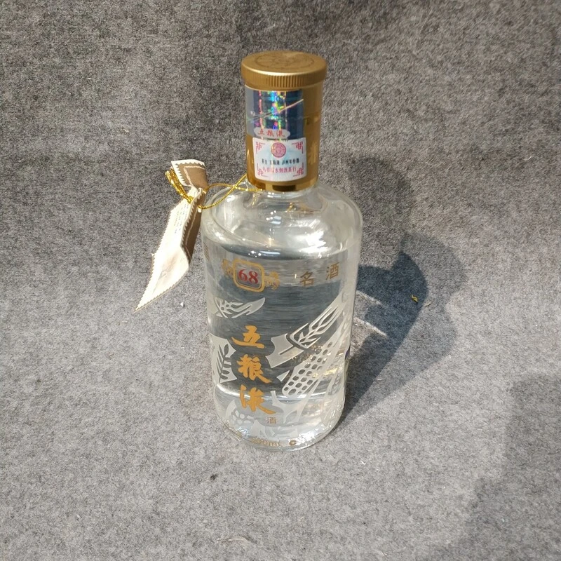 2006年五粮液68度500ml圆筒绒布装-M25IY003E86-03