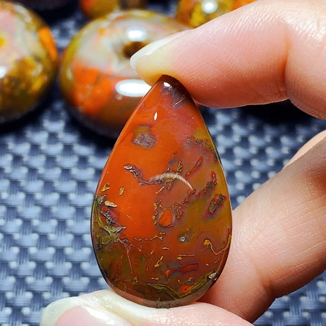 未镶嵌颈饰玛瑙/玉髓独**?