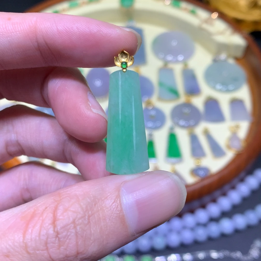 翡翠吊坠(不含链)18K金镶嵌