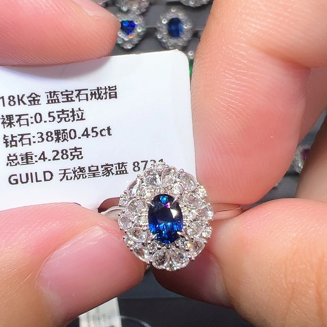 18K金镶嵌蓝宝石戒指