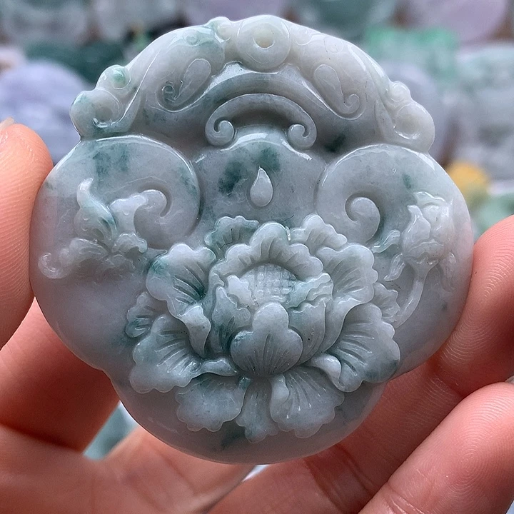 翡翠未镶嵌颈饰花开富贵如意