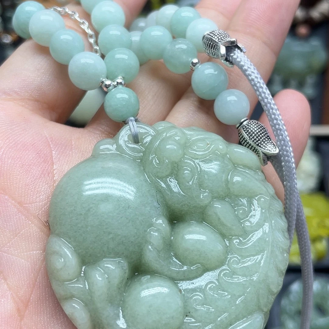 蛇纹石玉未镶嵌颈饰