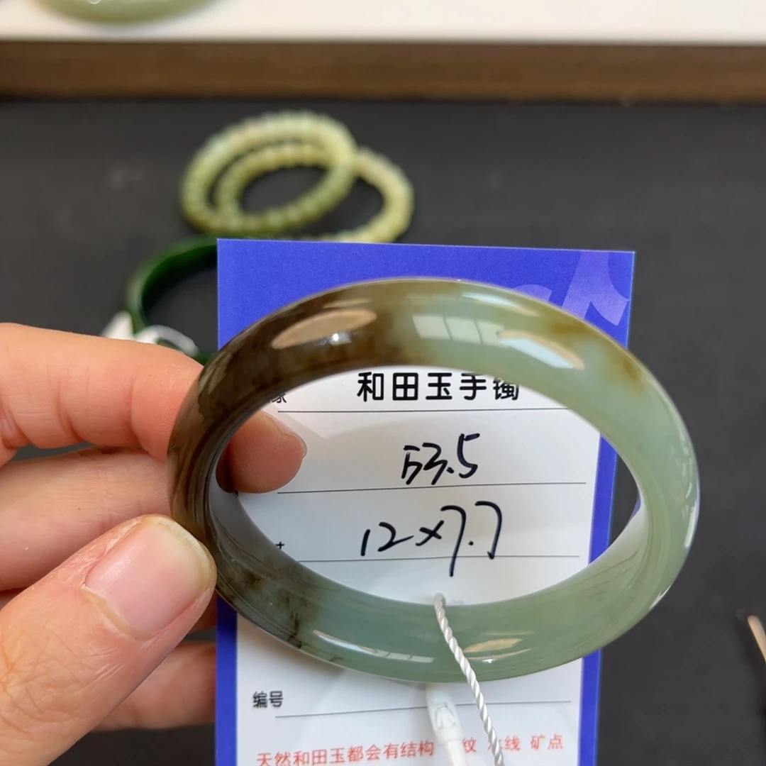 和田玉未镶嵌手镯