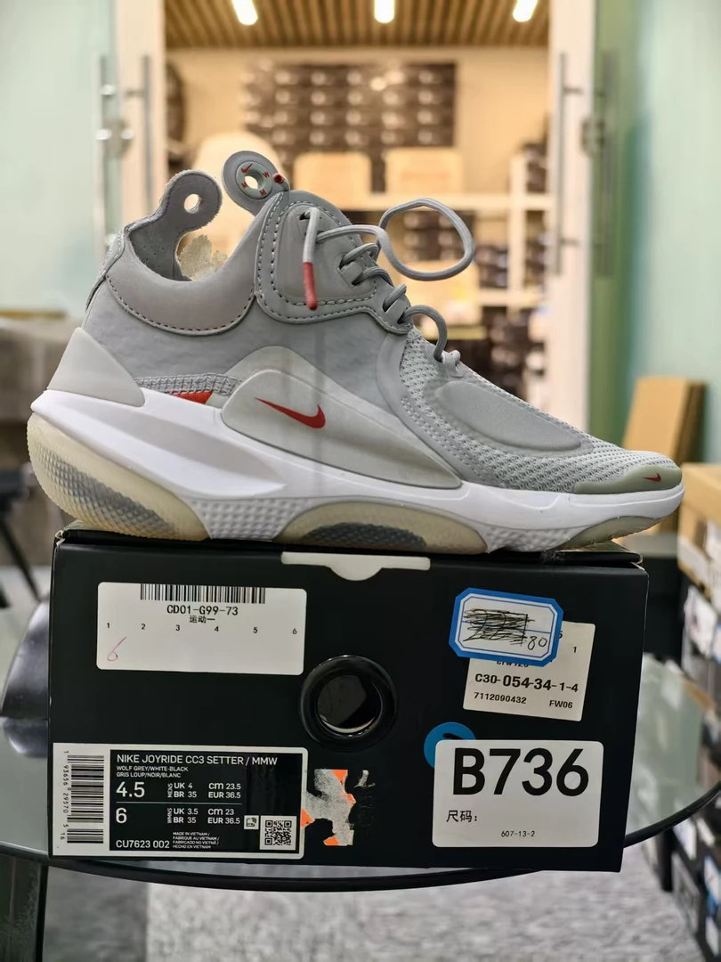 Nike  CC3 全新原盒  36.5码 11月25 gui B736