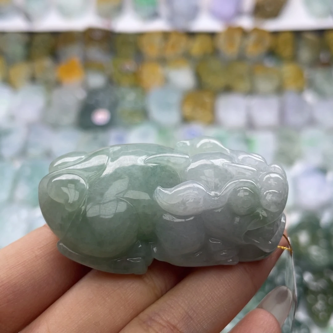 翡翠未镶嵌颈饰貔貅