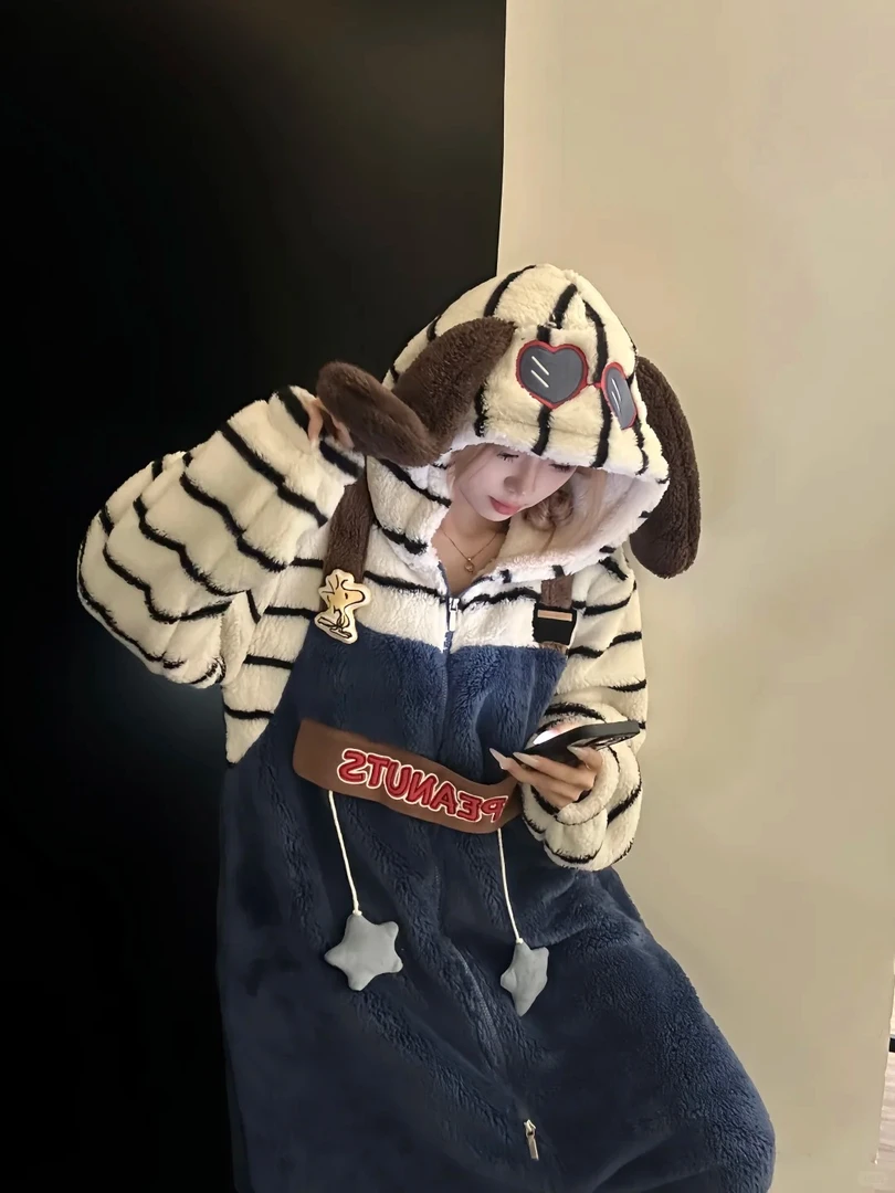 可爱史努比珊瑚绒连体睡衣女款冬季新款加绒加厚连帽毛绒睡袍居家
