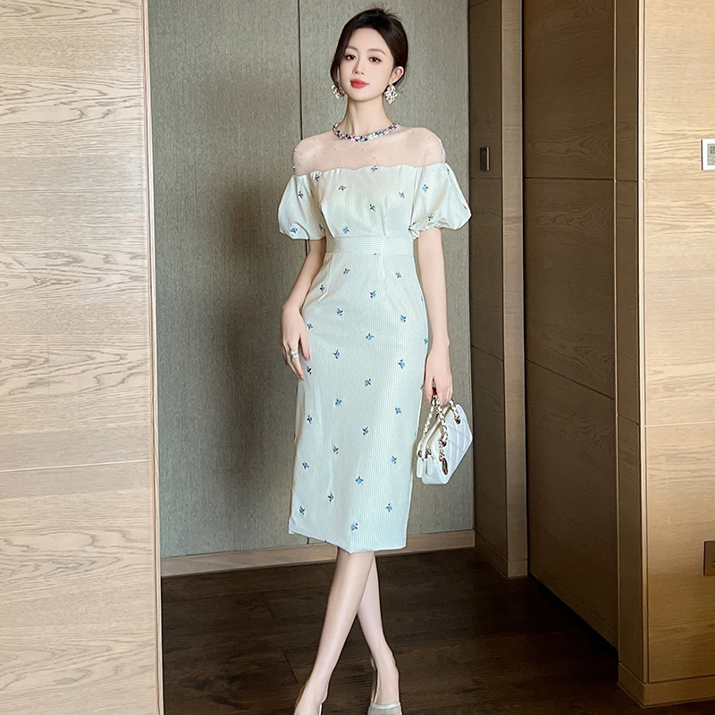 新款条纹刺绣碎花中长款抹胸包臀灯笼袖连衣裙21334