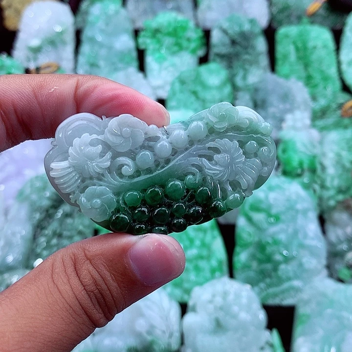 吊坠(不含链)未镶嵌翡翠