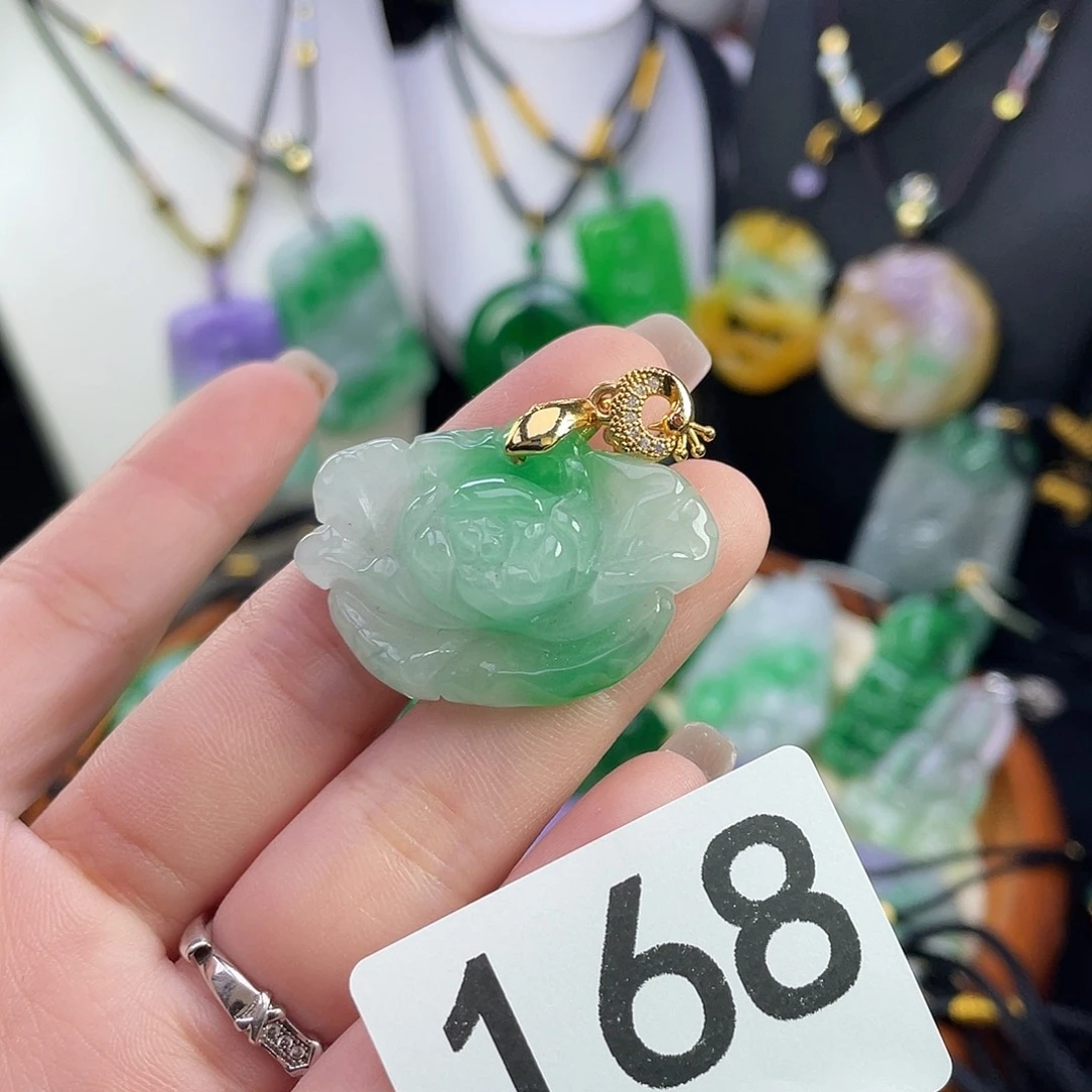 翡翠未镶嵌吊坠(赠链)