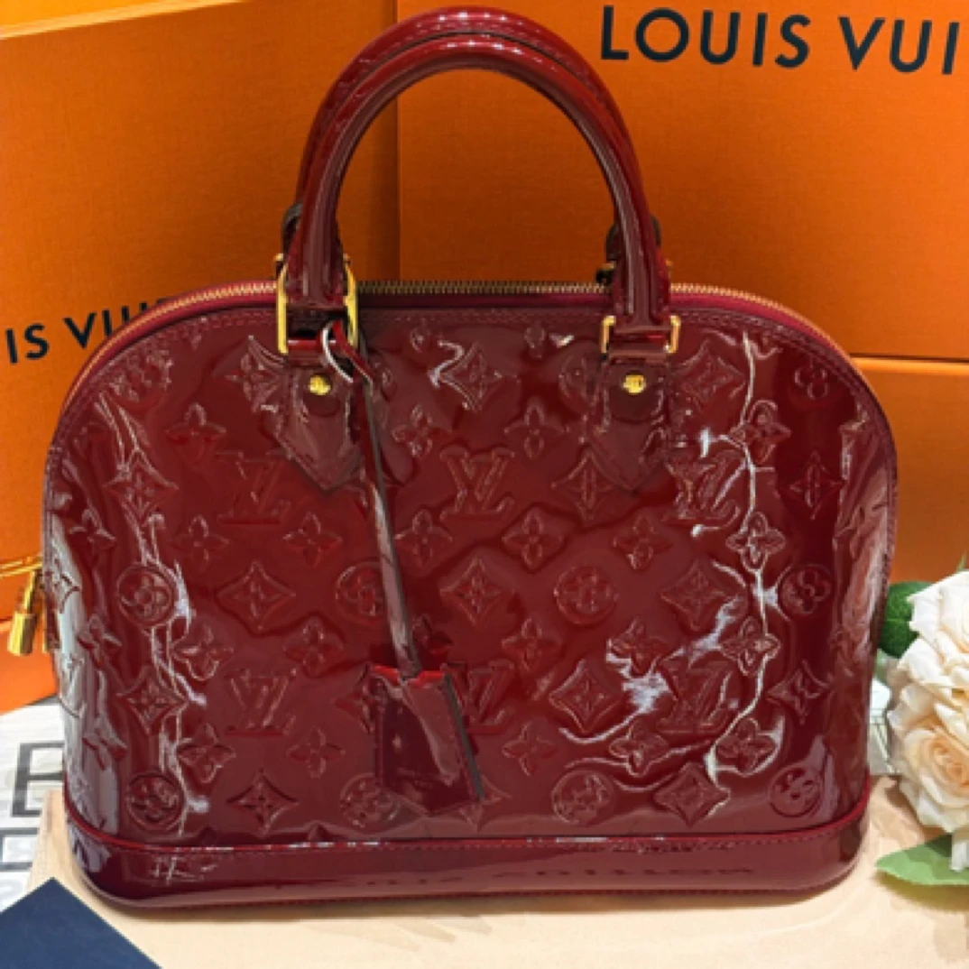 95新 LouisVuitton/路易威登 酒红色 漆皮贝壳/JW1901
