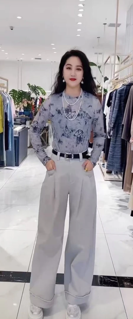 灰色阔腿牛仔裤