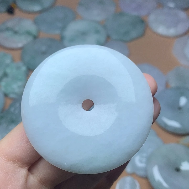 翡翠未镶嵌颈饰平安扣