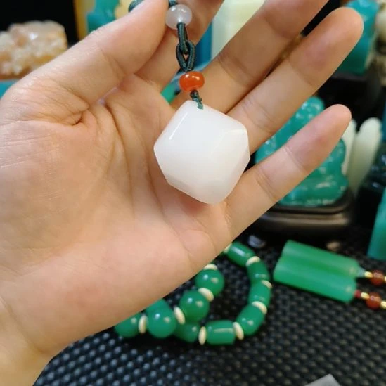 寿山石印石水墨冻车挂
