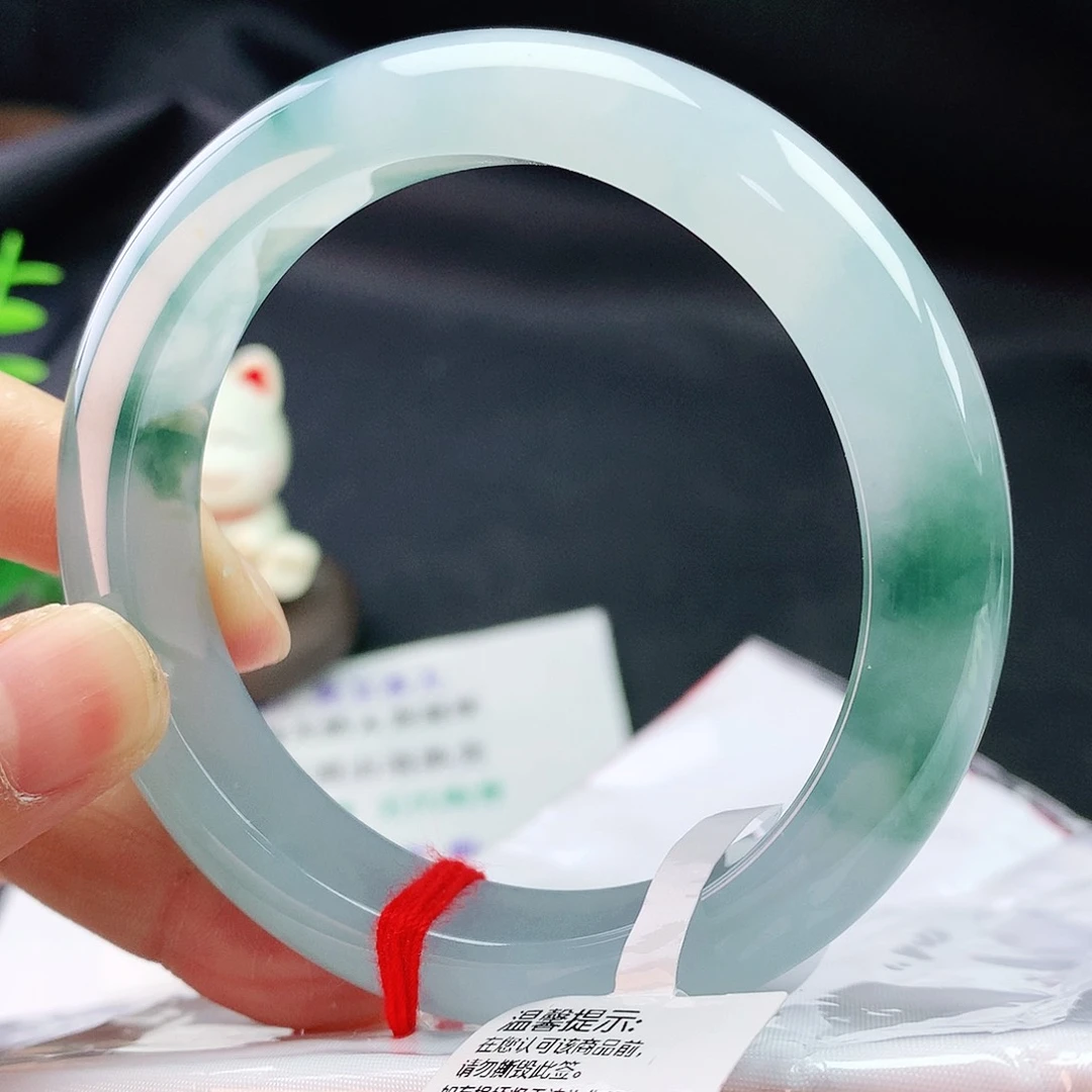 翡翠手镯未镶嵌59圈