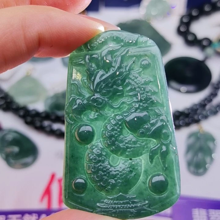 翡翠颈饰未镶嵌天然的A货翡翠