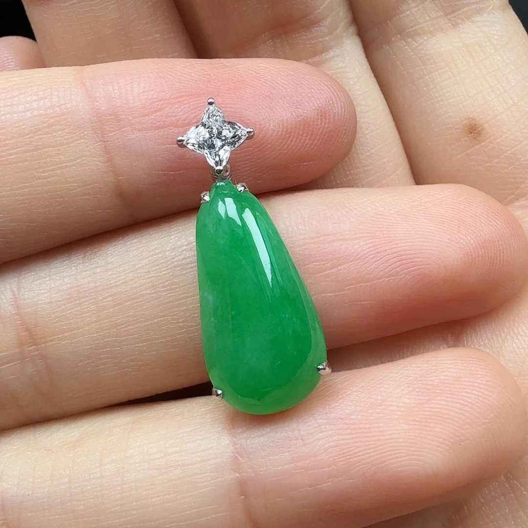 翡翠18K金镶嵌颈饰