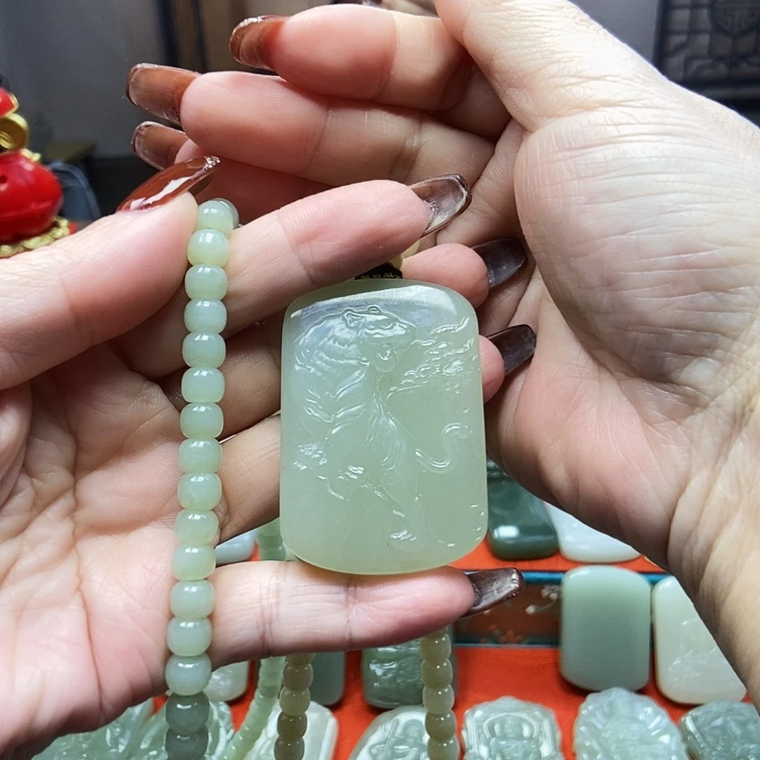 颈饰未镶嵌和田玉半****生