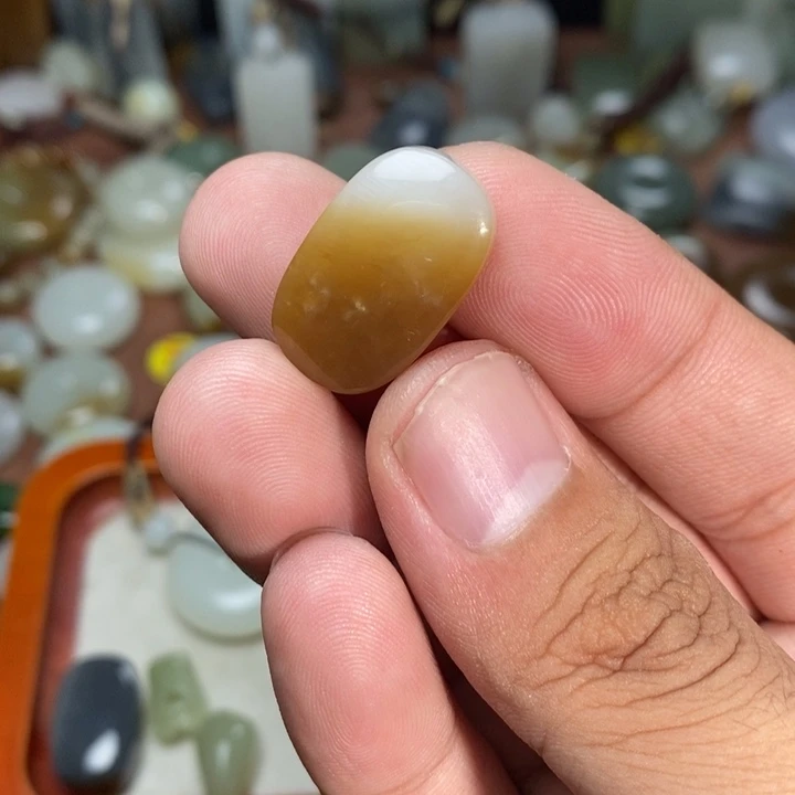 和田玉未镶嵌吊坠(不含链)N****?