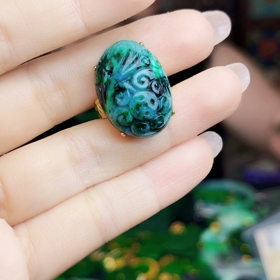 翡翠未镶嵌颈饰多样性