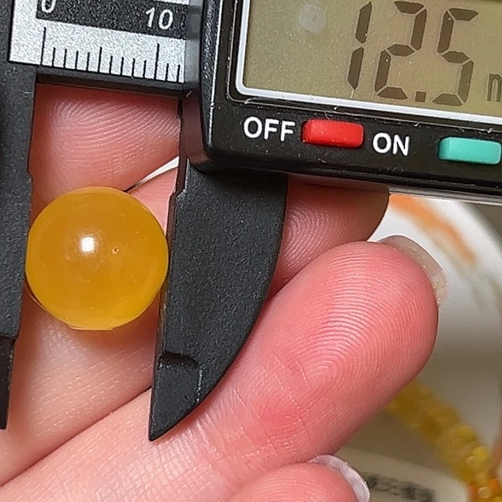 蜜蜡未镶嵌裸石微瑕145