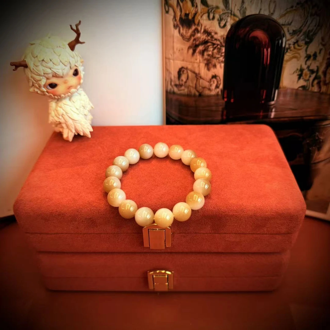 壹屿珠宝     108002     和田玉传世级手串