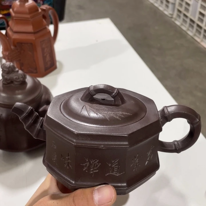 老厂紫砂壶一件。
