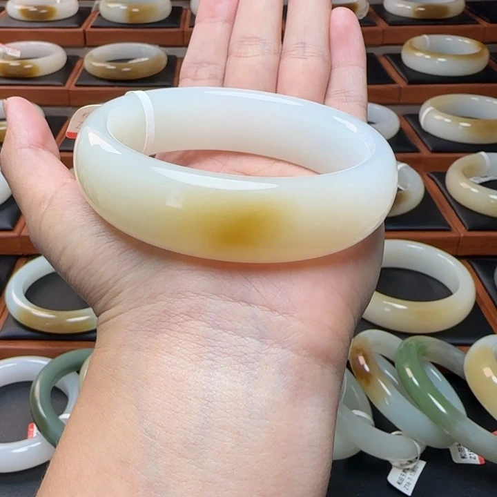 未镶嵌手镯和田玉（糖玉）