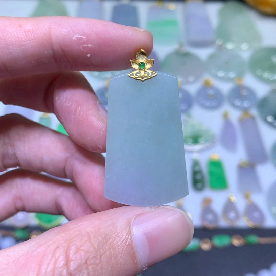 翡翠吊坠(不含链)18K金镶嵌