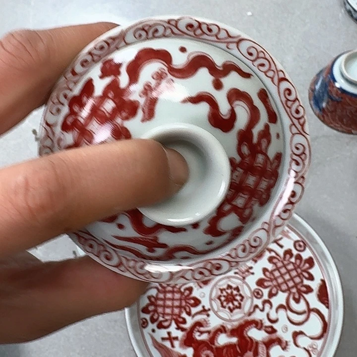 瓷片釉里红狮子二才马蹄盖碗景德镇