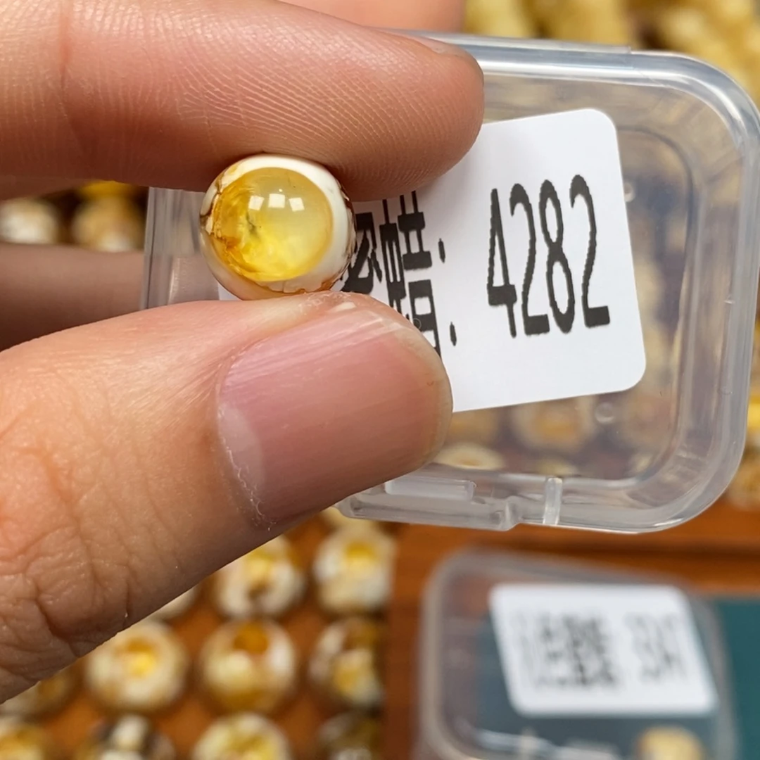 蜜蜡未镶嵌珠宝奇石4282