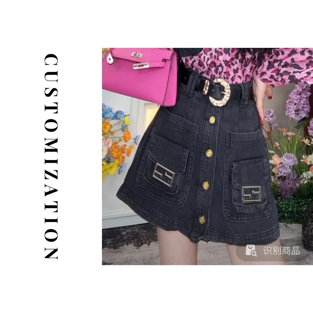 2025年春款单排扣贴布口袋拼接高腰A字黑色牛仔裙裤女工装短裙