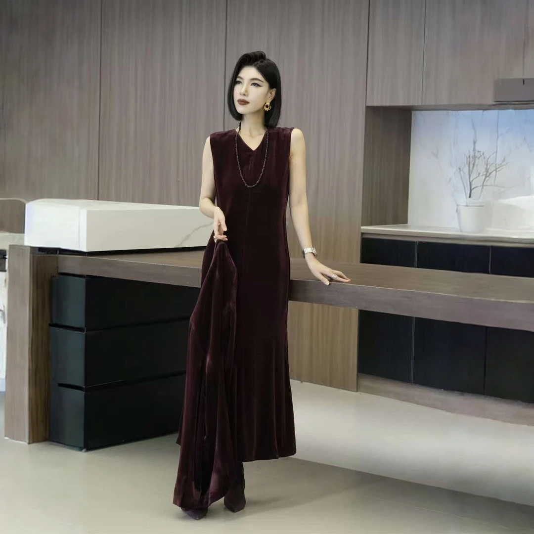 【梅洛-连衣裙】Z·R上品屋 精致时尚V领无袖纯色连衣长裙