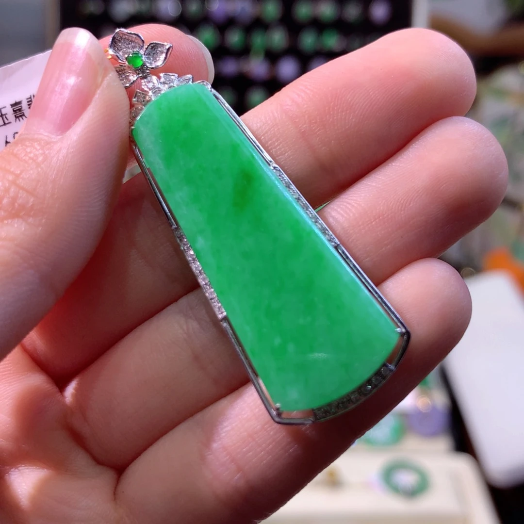 翡翠颈饰18K金镶嵌翡翠