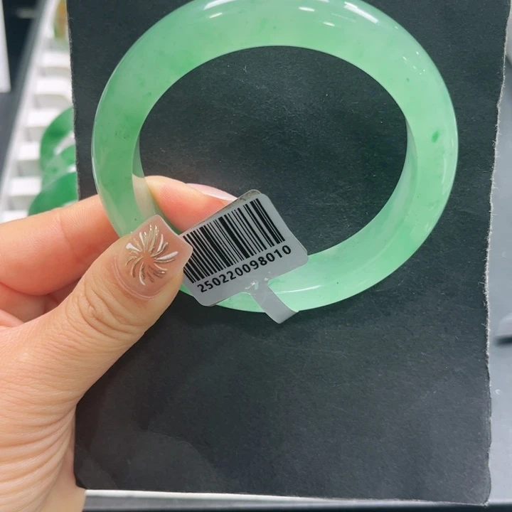 石英质玉（非洲翠）未镶嵌手镯