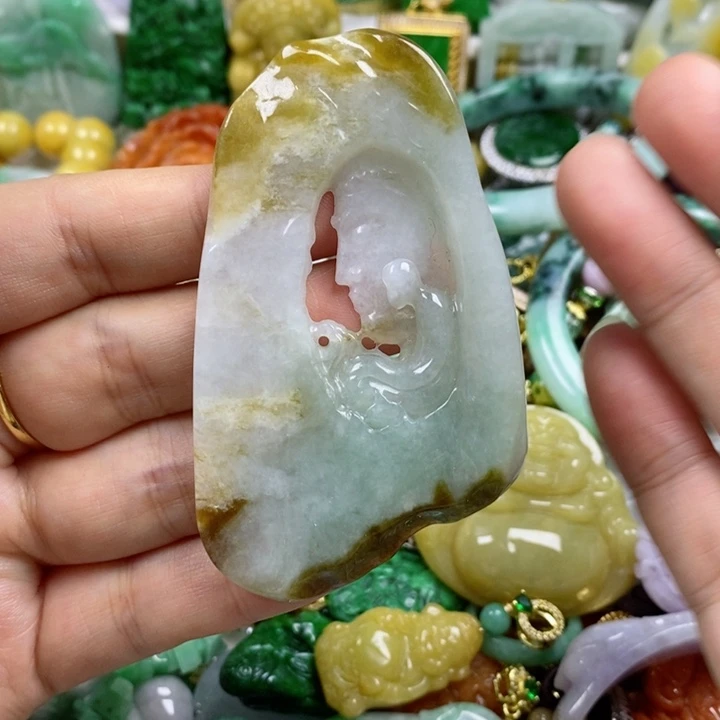 翡翠吊坠(赠链)未镶嵌