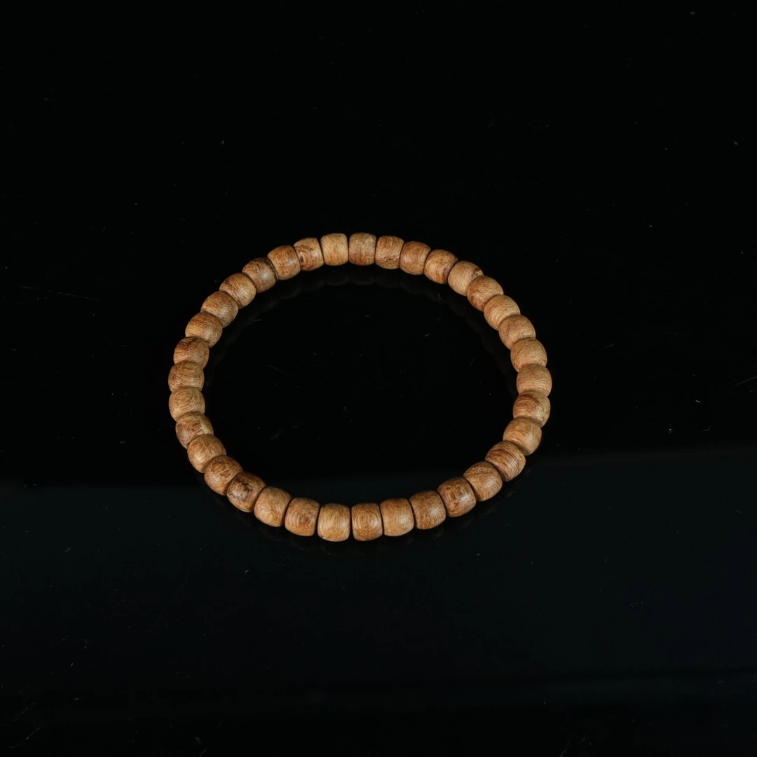 4210巴布亚沉香粗纹8分沉老型珠0.65x0.53cm 3.32g