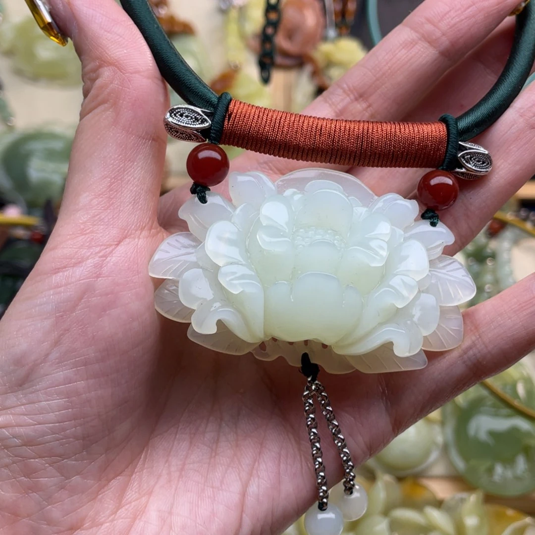 蛇纹石玉颈饰未镶嵌璃*