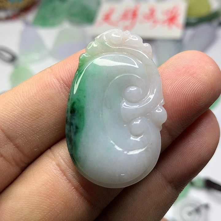翡翠未镶嵌吊坠(赠链)