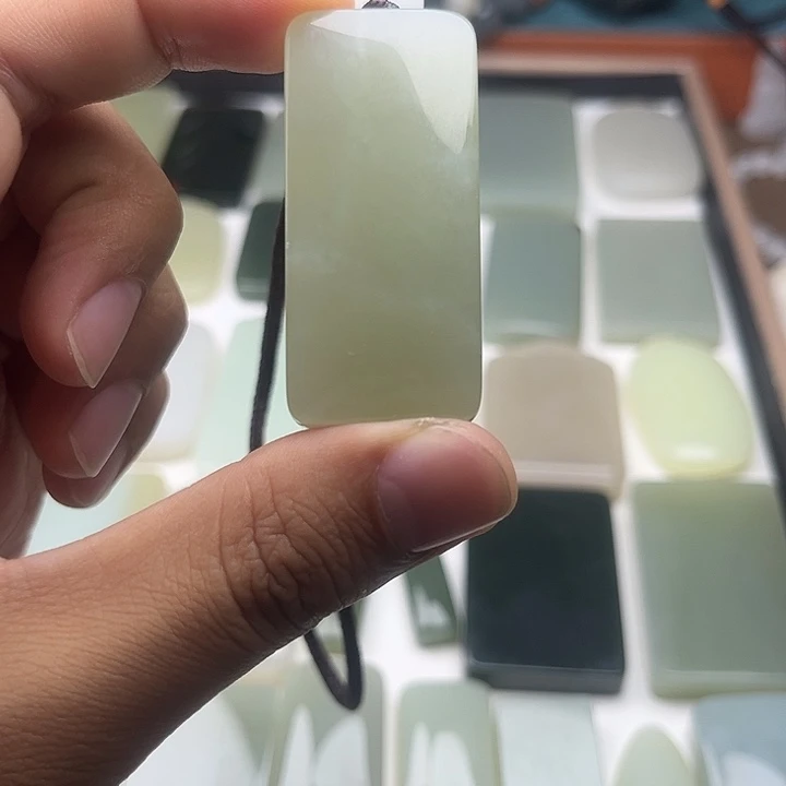 和田玉（糖玉）未镶嵌颈饰