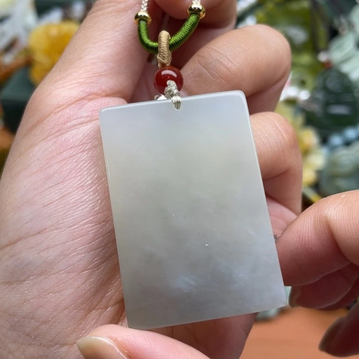 蛇纹石玉吊坠合金