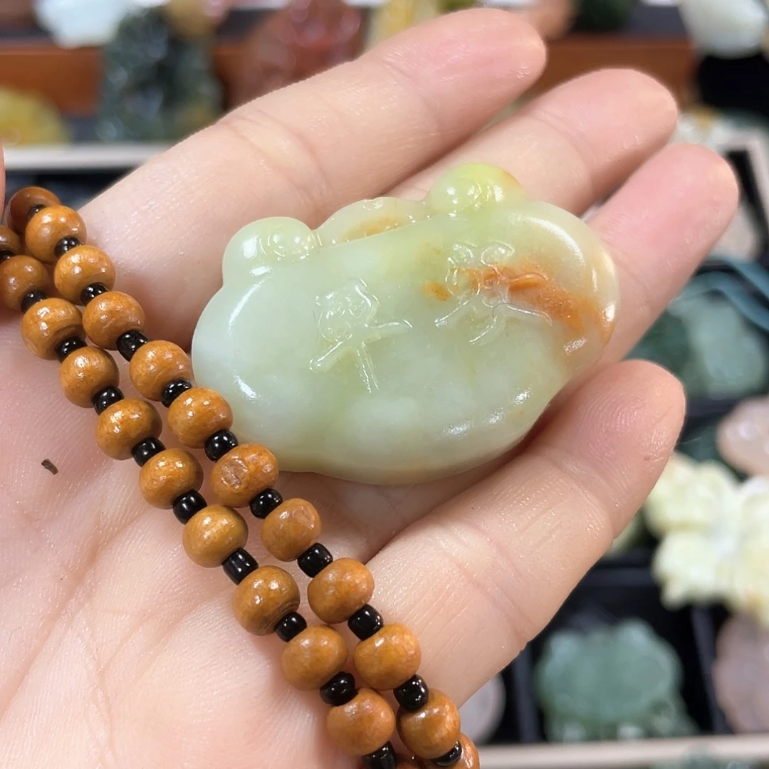 蛇纹石玉颈饰合金