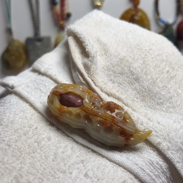 十****蛇纹石玉未镶嵌吊坠