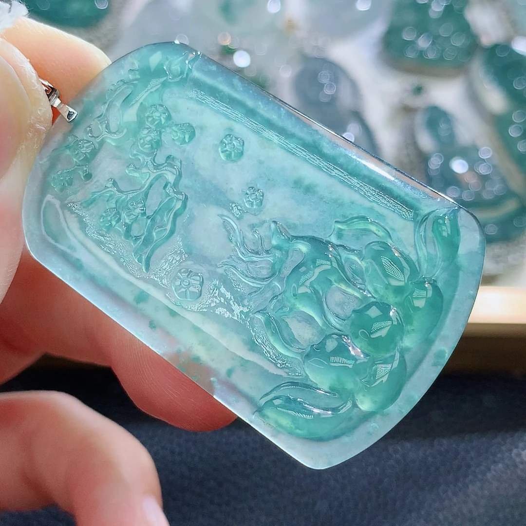 翡翠挂件18K金镶嵌翡翠